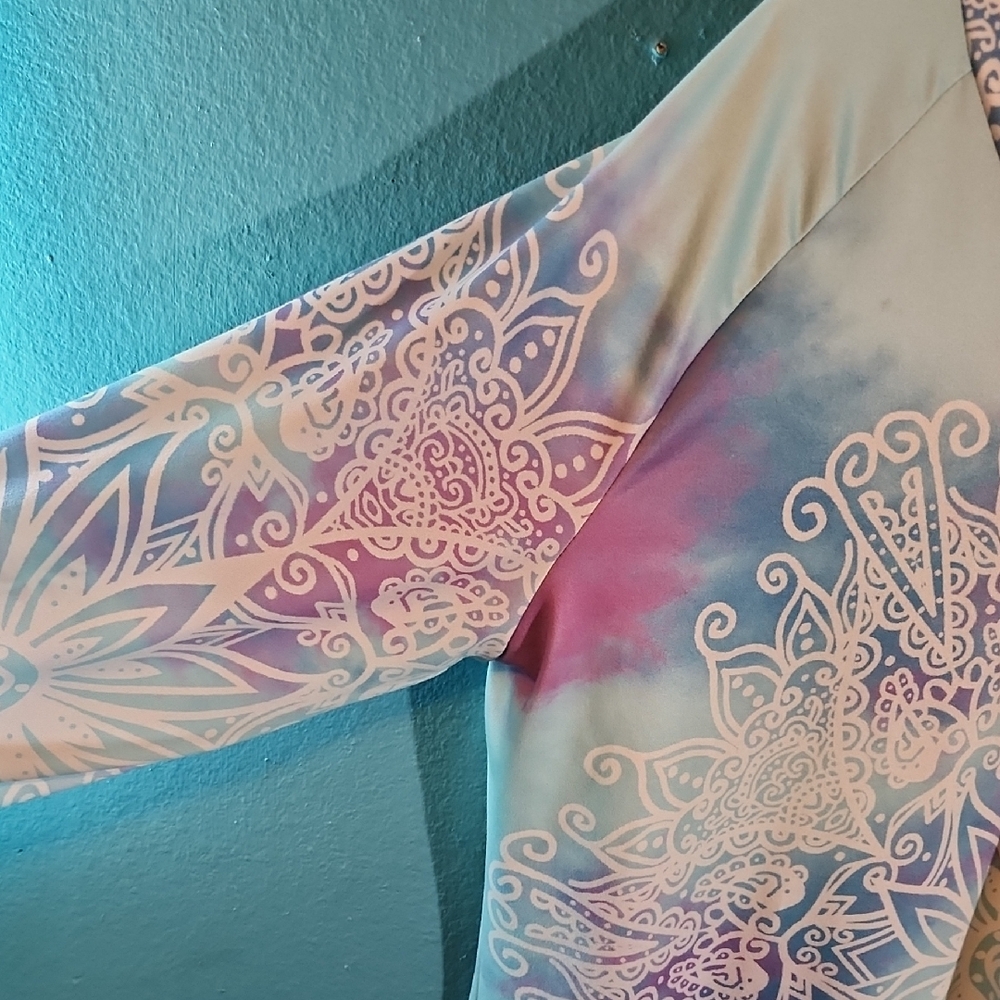 Women's Pastel Mandala V-Neck Long Sleeve Top - Picture 3 of 5